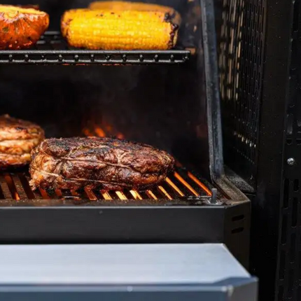Masterbuilt Masterbuilt Gravity Series™ 800 Digital Charcoal Griddle + Grill + Smoker